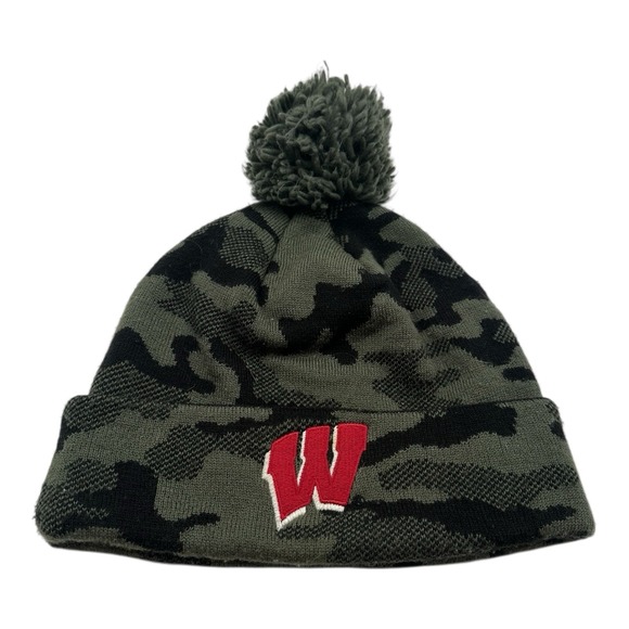 Adidas Wisconsin Badgers Beanie Hat‎ Cap Grey Camo Winter Knit Pom OSFA NCAA - Picture 1 of 3